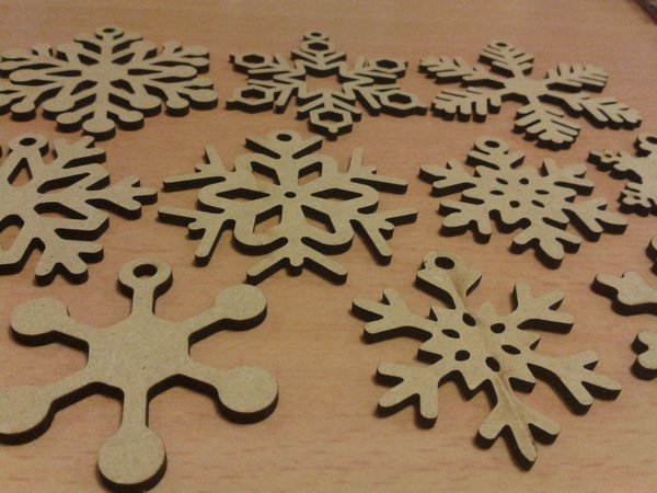 *Create Christmas 10 Holz-Anhänger Snowflakes