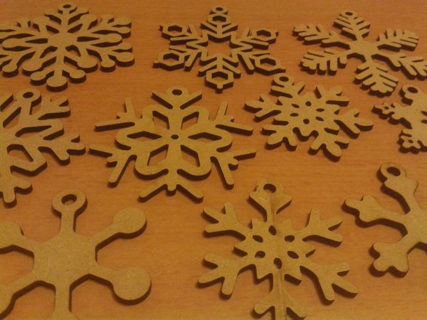 *Create Christmas 10 Holz-Anhänger Snowflakes